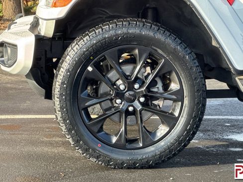 Used 2023 Jeep Gladiator Overland image 32