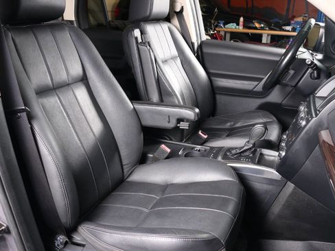 Used 2013 Land Rover LR2 HSE image 3