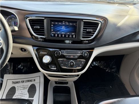 Used 2021 Chrysler Voyager Lxi image 39