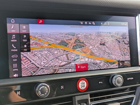 Certified 2025 Porsche Macan S AWD/4WD image 18