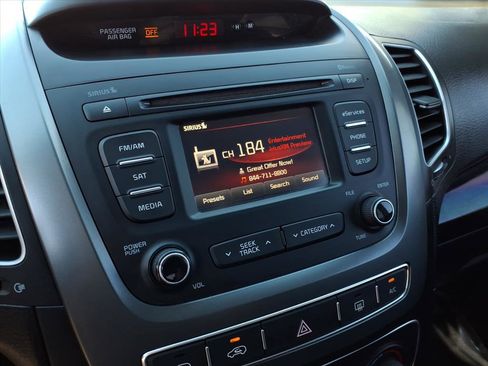 Used 2015 Kia Sorento LX image 25