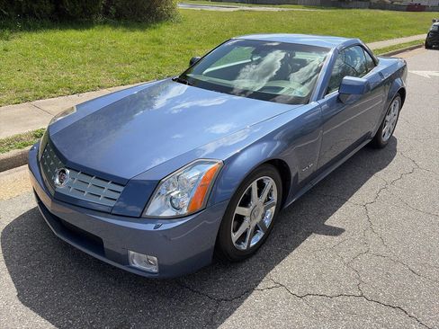 Used 2005 Cadillac XLR RWD image 3