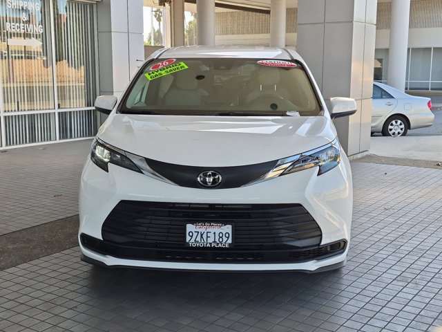 Certified 2026 Toyota Sienna LE FWD image 2