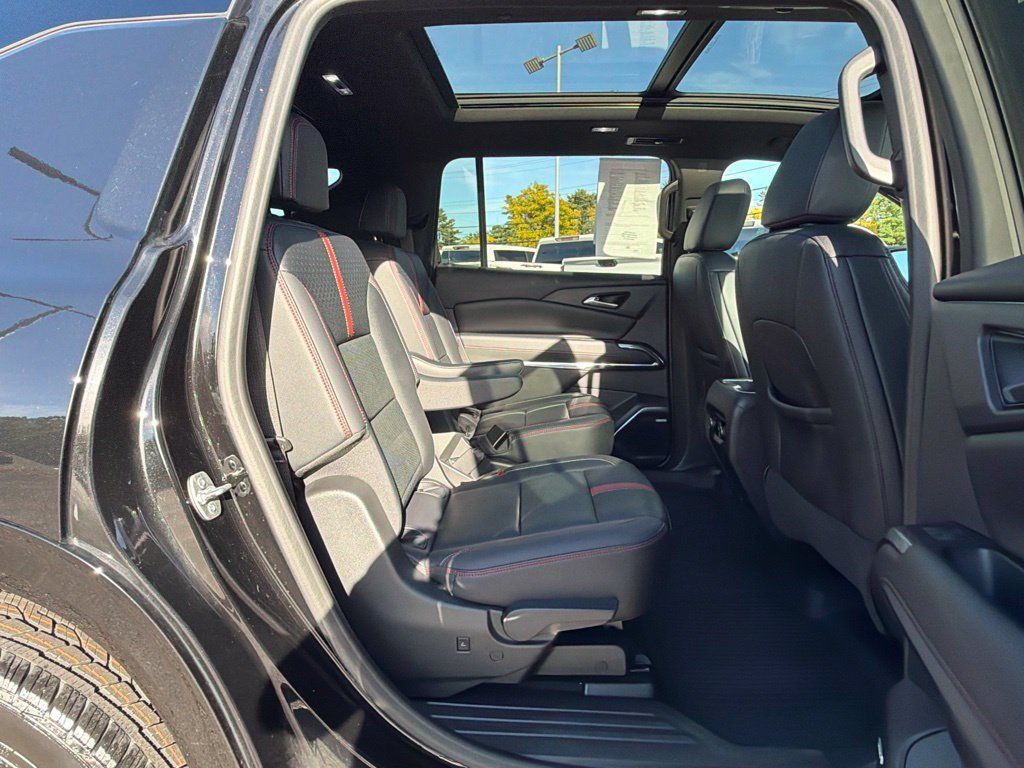 Used 2024 Chevrolet Traverse RS w/ LPO, Floor Liner Package AWD/4WD image 34