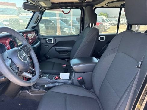 Used 2023 Jeep Wrangler Unlimited Sport AWD/4WD image 9
