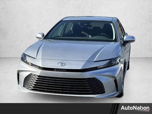 Used 2025 Toyota Camry LE image 1