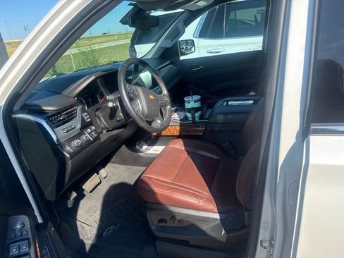 Used 2020 Chevrolet Suburban Premier w/ Premier Plus Edition AWD/4WD image 6