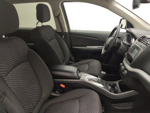 Used 2019 Dodge Journey SE image 21