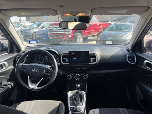Used 2021 Hyundai Venue SEL w/ Premium Package image 19