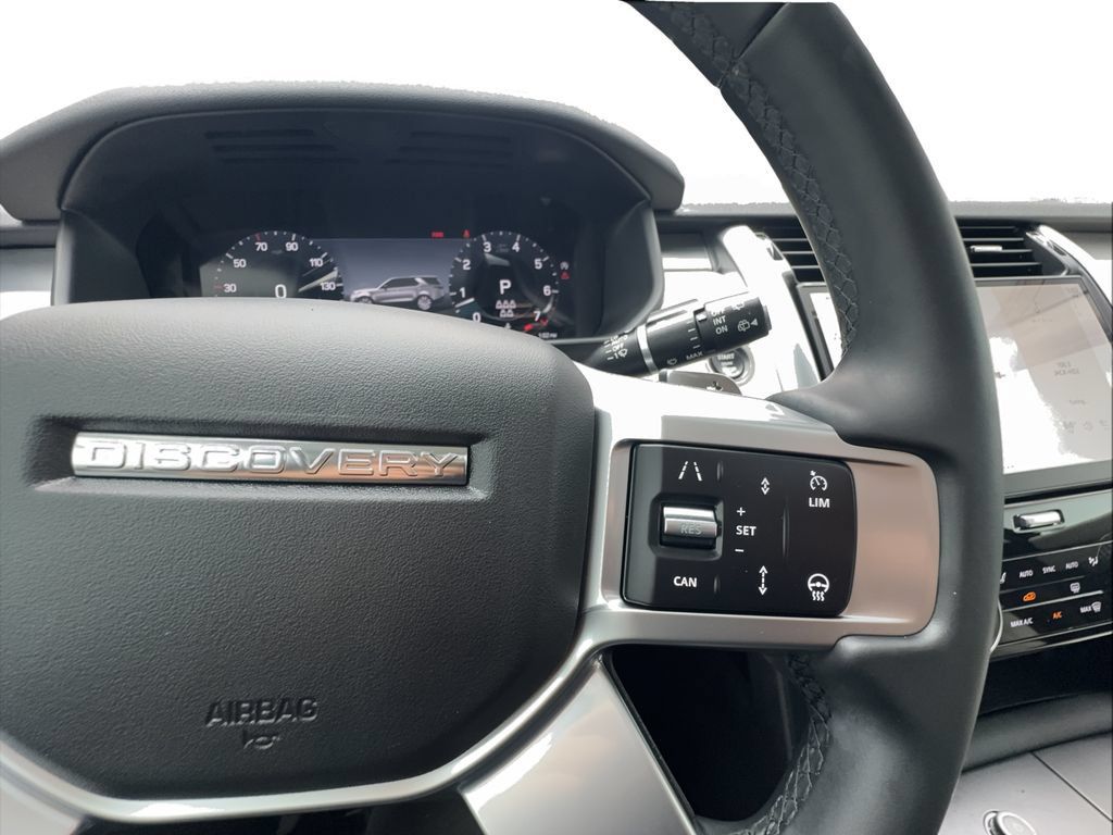 Used 2025 Land Rover Discovery Dynamic SE AWD/4WD image 44