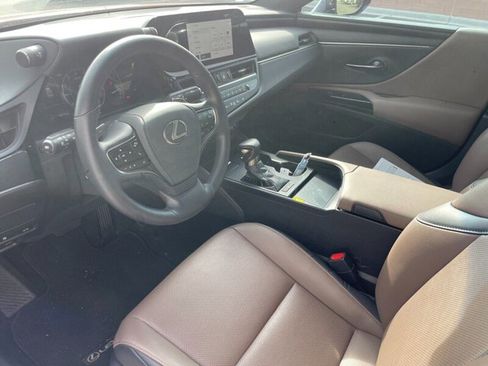 Certified 2025 Lexus ES 350 w/ Premium Package image 4