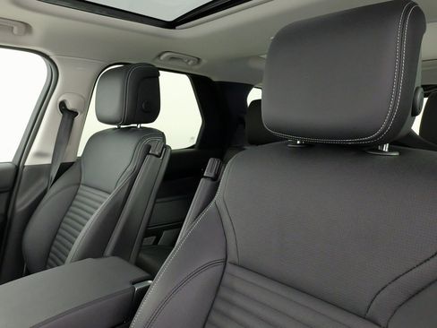 Used 2024 Land Rover Discovery S image 33