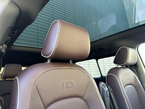 New 2025 Volkswagen ID. Buzz Pro S Plus RWD image 17