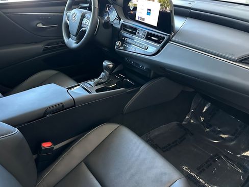 Certified 2024 Lexus ES 350 w/ Premium Package FWD image 33