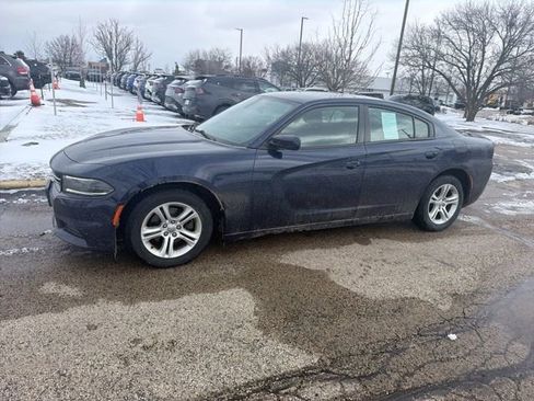 Used 2015 Dodge Charger SE image 4