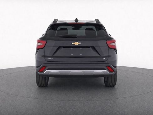 Used 2025 Chevrolet Trax LT FWD image 4