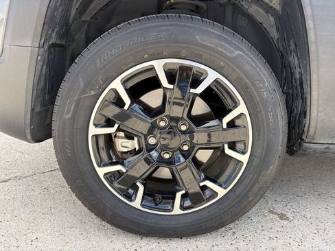 Used 2023 Jeep Renegade Latitude AWD/4WD image 9