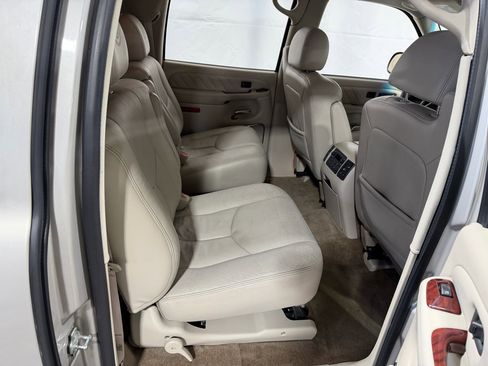 Used 2004 Cadillac Escalade ESV Platinum image 14