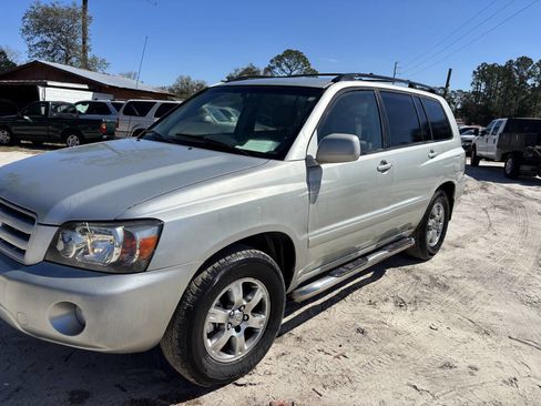 Used 2004 Toyota Highlander 2WD V6 image 2