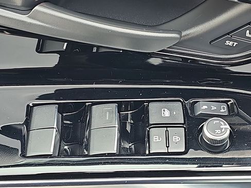 Certified 2023 Subaru Solterra AWD image 33