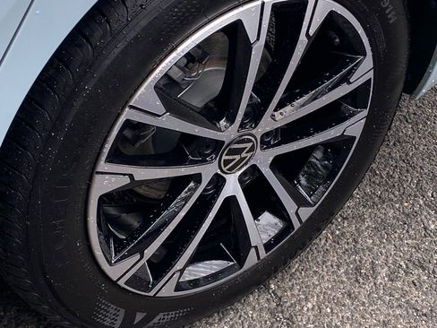 Certified 2025 Volkswagen Jetta Sport image 23