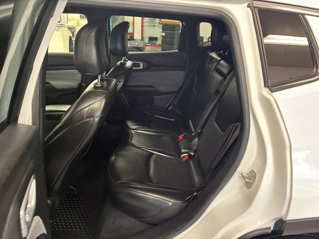 Certified 2023 Jeep Compass Latitude AWD/4WD image 17