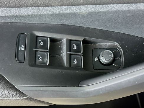 Used 2025 Volkswagen Jetta S FWD image 15