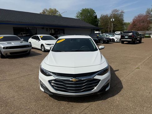 Used 2025 Chevrolet Malibu LT image 2