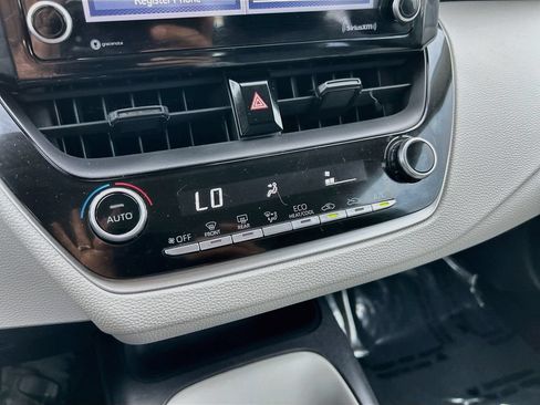 Used 2022 Toyota Corolla LE FWD image 15