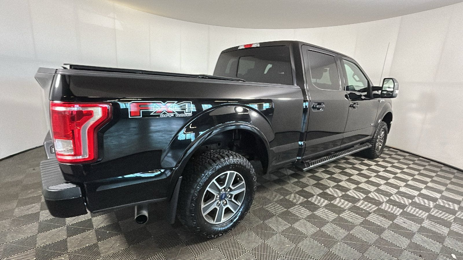 Used 2016 Ford F150 XLT w/ Equipment Group 302A Luxury AWD/4WD image 3