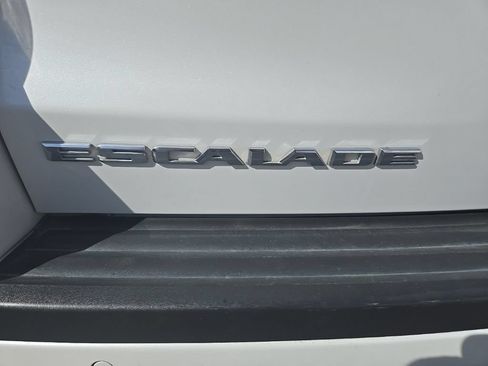 Used 2019 Cadillac Escalade Premium Luxury AWD/4WD image 44