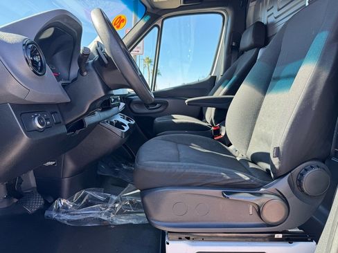 Used 2020 Mercedes-Benz Sprinter 3500 image 13
