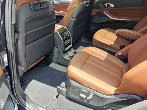 Used 2022 BMW X7 M50i AWD/4WD image 9