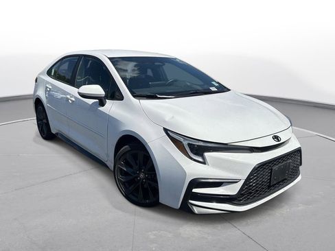 Certified 2024 Toyota Corolla SE FWD image 4