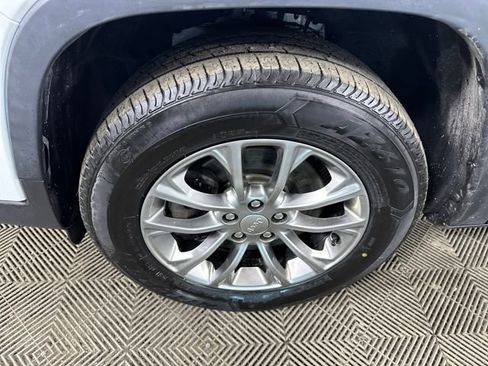 Used 2020 Jeep Cherokee Latitude Plus w/ Cold Weather Group image 10