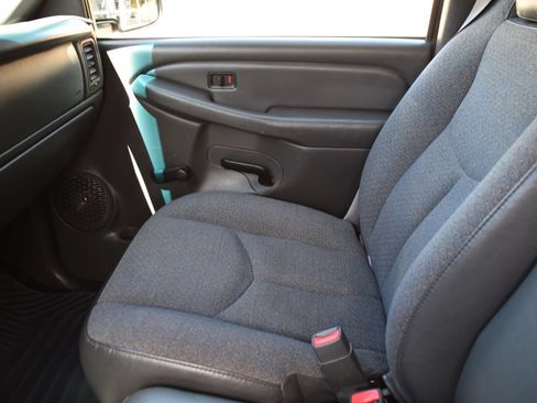 Used 2004 Chevrolet Silverado 1500 W/T RWD image 13