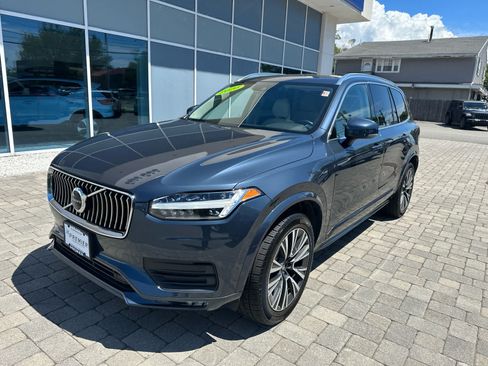 Used 2020 Volvo XC90 T6 Momentum AWD/4WD image 3