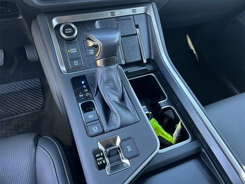 Used 2024 Lexus GX 550 image 17