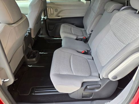 Used 2022 Toyota Sienna LE FWD image 7
