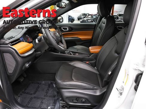Used 2025 Jeep Compass Limited AWD/4WD image 13