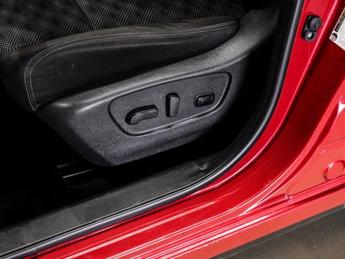 Used 2018 Nissan Rogue Sport SV FWD image 29