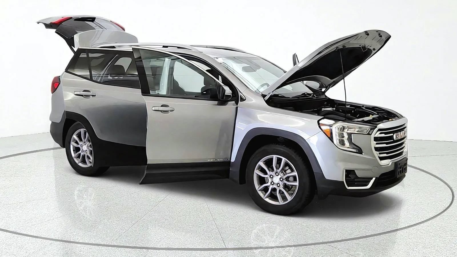 Used 2024 GMC Terrain SLT AWD/4WD image 11