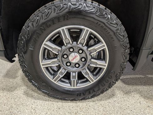 Used 2024 GMC Sierra 1500 AT4 w/ Technology Package AWD/4WD image 12