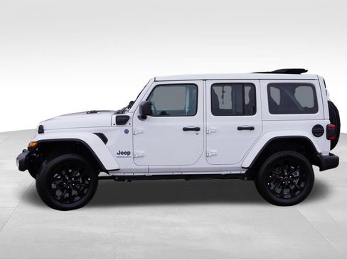 Certified 2025 Jeep Wrangler Unlimited Sahara w/ Safety Group image 10