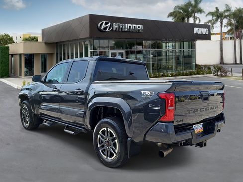 Used 2025 Toyota Tacoma TRD Sport AWD/4WD image 5