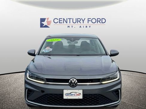 Used 2025 Volkswagen Jetta SE FWD image 6
