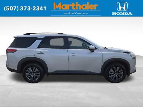 Used 2025 Nissan Pathfinder SV FWD image 6