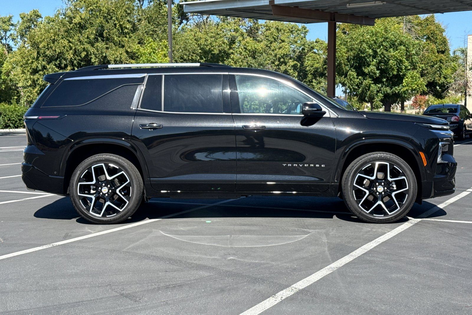 Used 2026 Chevrolet Traverse High Country w/ LPO, Floor Liner Package AWD/4WD image 10