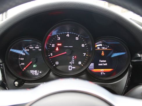 Used 2018 Porsche Macan image 16