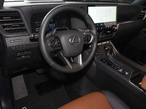 Used 2026 Lexus GX 550 w/ Cold Area Package AWD/4WD image 9